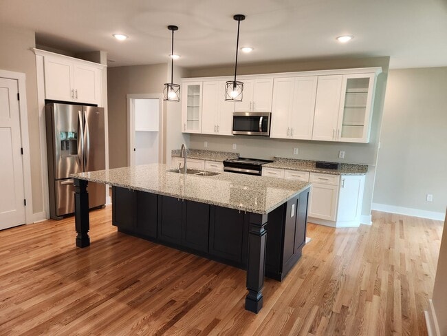 Building Photo - Chesterfield - 5 Bed 3.5 Bath Newer Modern...