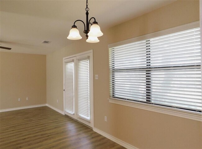 Building Photo - 500 Wanta Hide A Way Dr