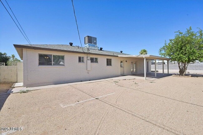 Building Photo - 1532 W 6th St