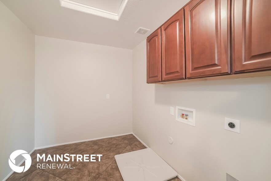 Building Photo - 15651 W Cameron Dr