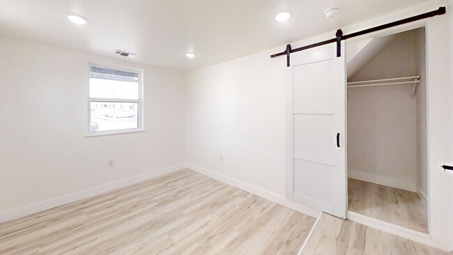 Building Photo - 1129 W 14th St