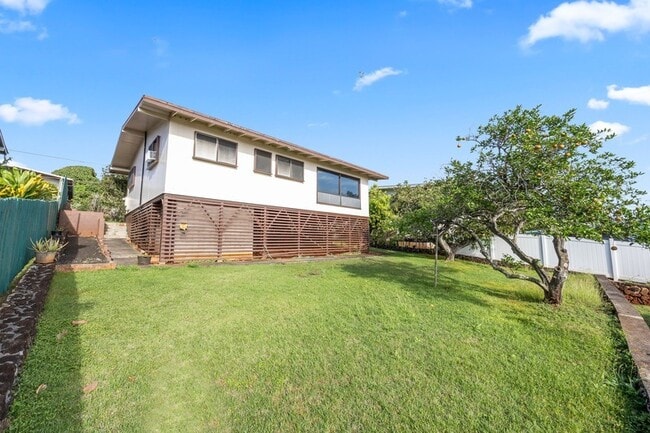 Building Photo - 1608 Makamua St