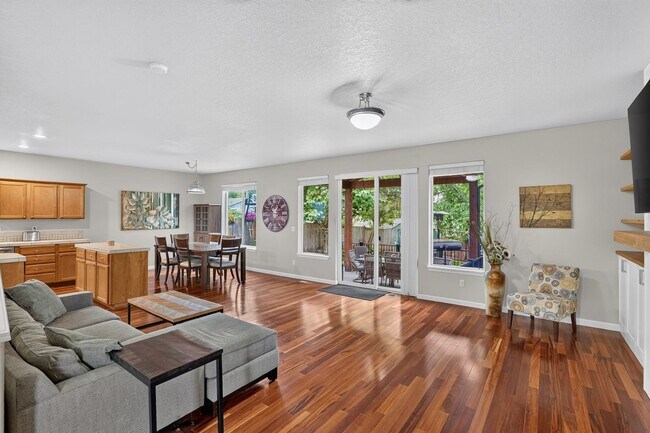 Building Photo - 3 Bedroom/2.5 Bath + Bonus Room & Outdoor living