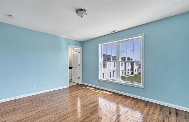 Building Photo - 800 Seaview Ave