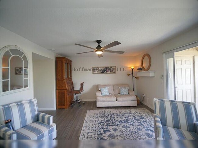Building Photo - Waterfront 2BR Condo with Private Garage and Water Views in Tampa