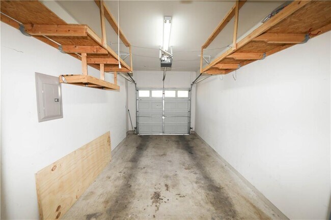 Building Photo - 611 Zennia St