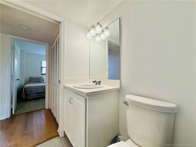 Building Photo - 9490 S Ocean Dr