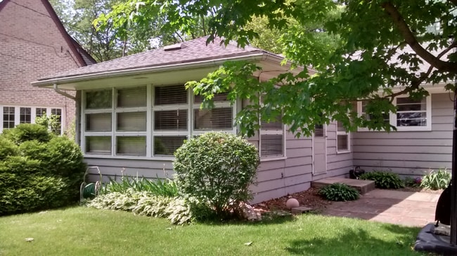 Building Photo - 2 Ellyn Ct