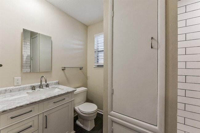 Building Photo - 3602 Alice St