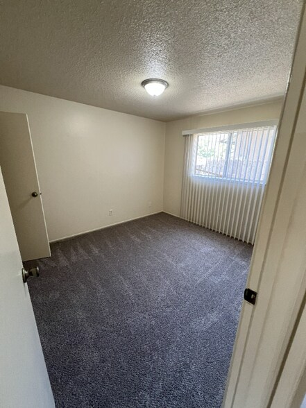 Building Photo - 224 E Granger Ave