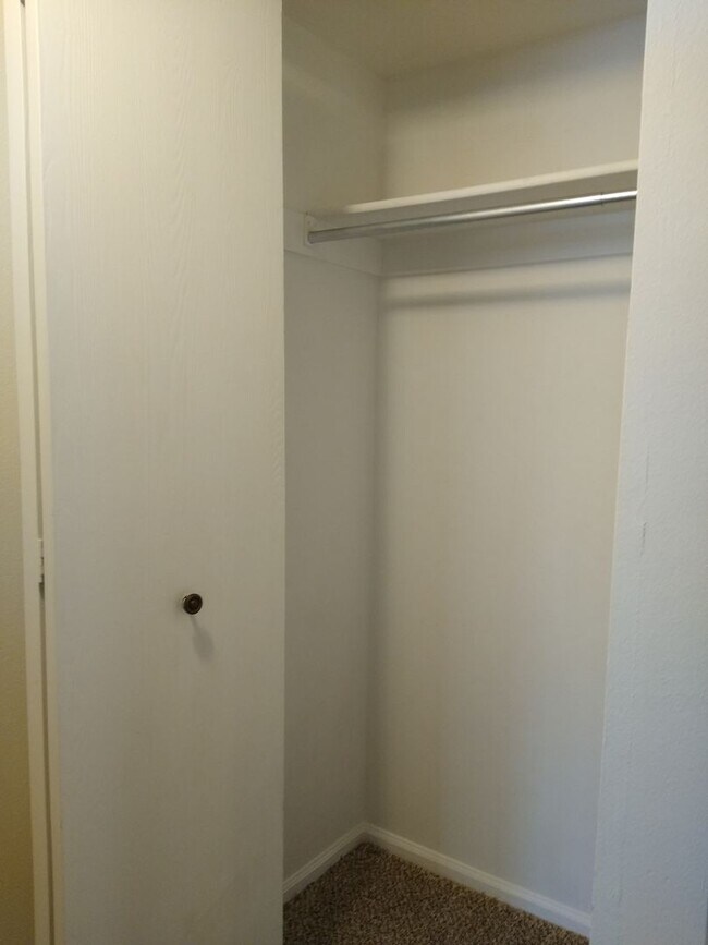 Building Photo - Awesome 2 Bedroom 2 Bath Condo w/ Garage P...