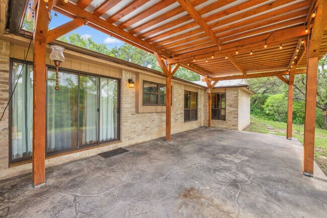 Building Photo - Charming 3/2 in Scenic Helotes, TX