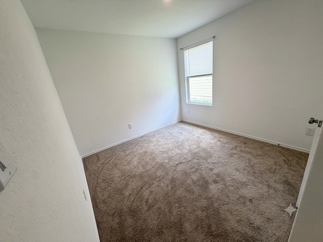 Building Photo - 5410 Daphne Path