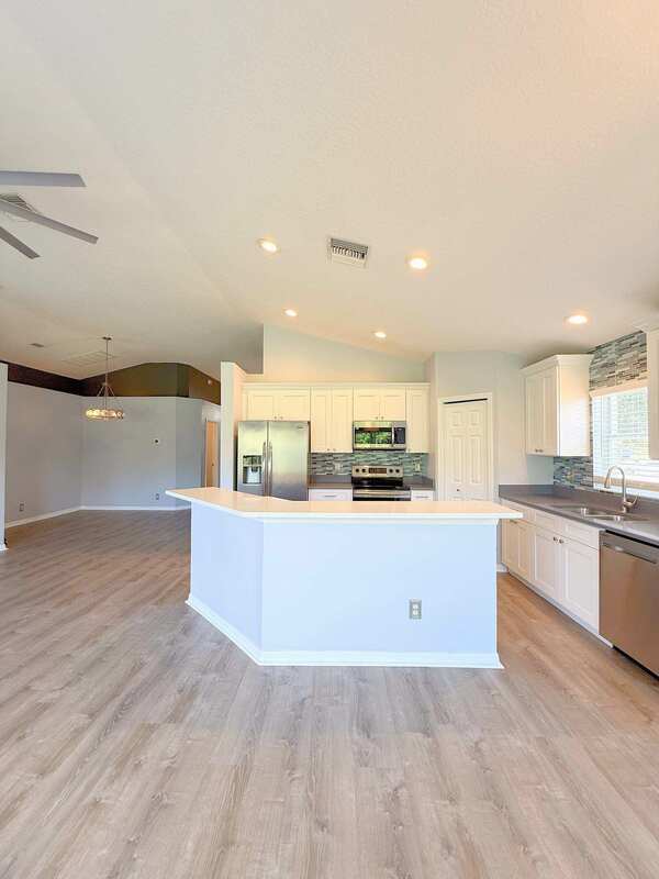 Building Photo - 838 Addison Dr NE