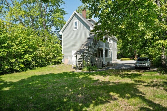 Building Photo - 113 Warren St