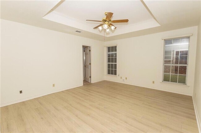 Building Photo - 118 Everest Dr