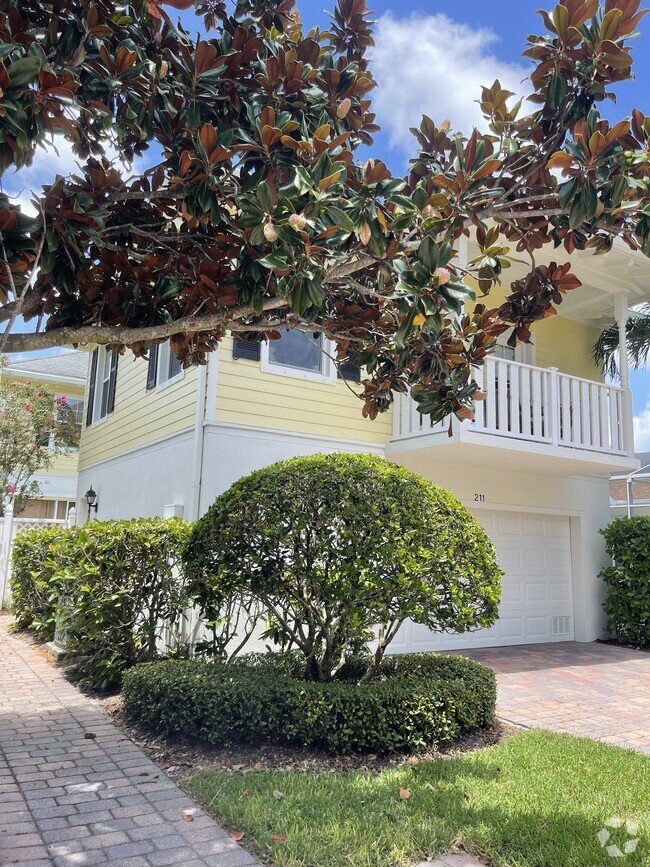 Building Photo - 211 Caravelle Dr