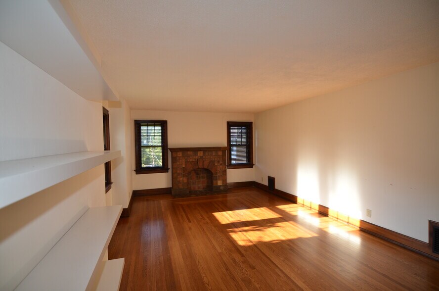 Building Photo - 4445 Erie Ave