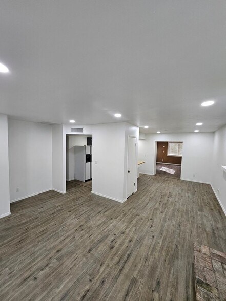 Building Photo - 1080 Hillside Dr