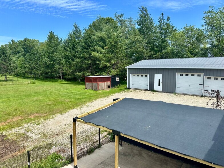 Four stall garage - 7166 Sundew Rd