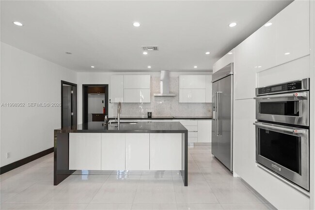 Building Photo - 519 Alhambra Cir