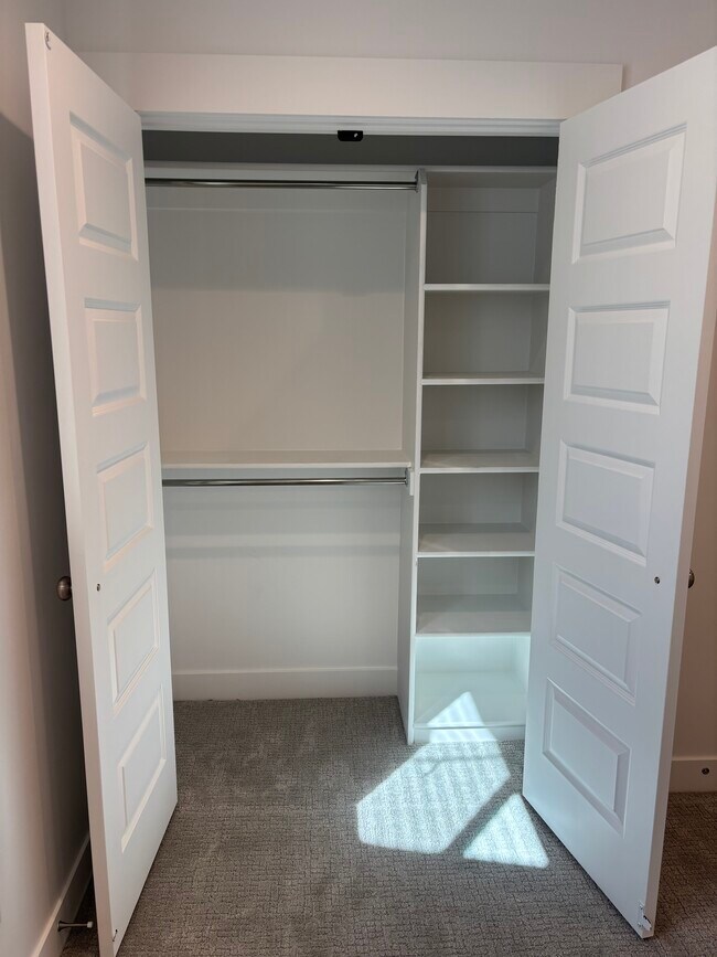 Building Photo - Basement Apartment