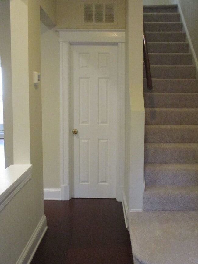 Building Photo - Charming Georgetown Townhouse on a quiet street