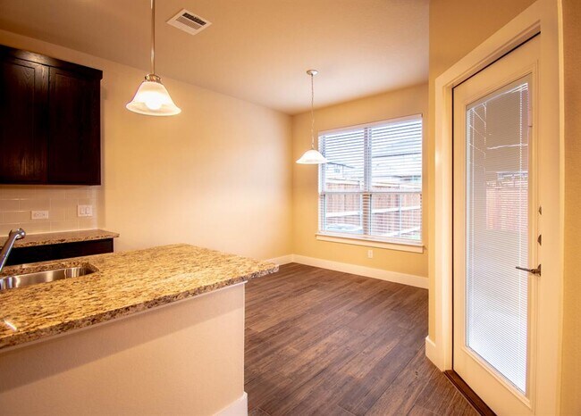 Building Photo - 347 Madison Oaks Ave