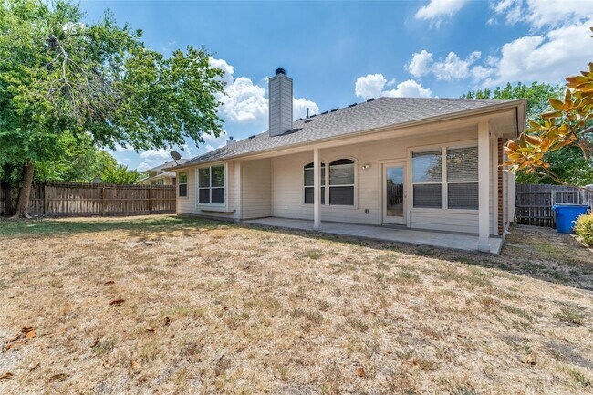 Building Photo - 2204 Speidel Dr