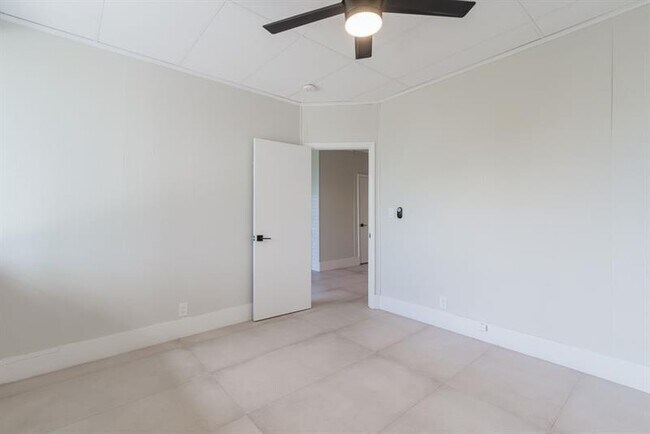 Building Photo - 1541 Cordova Rd