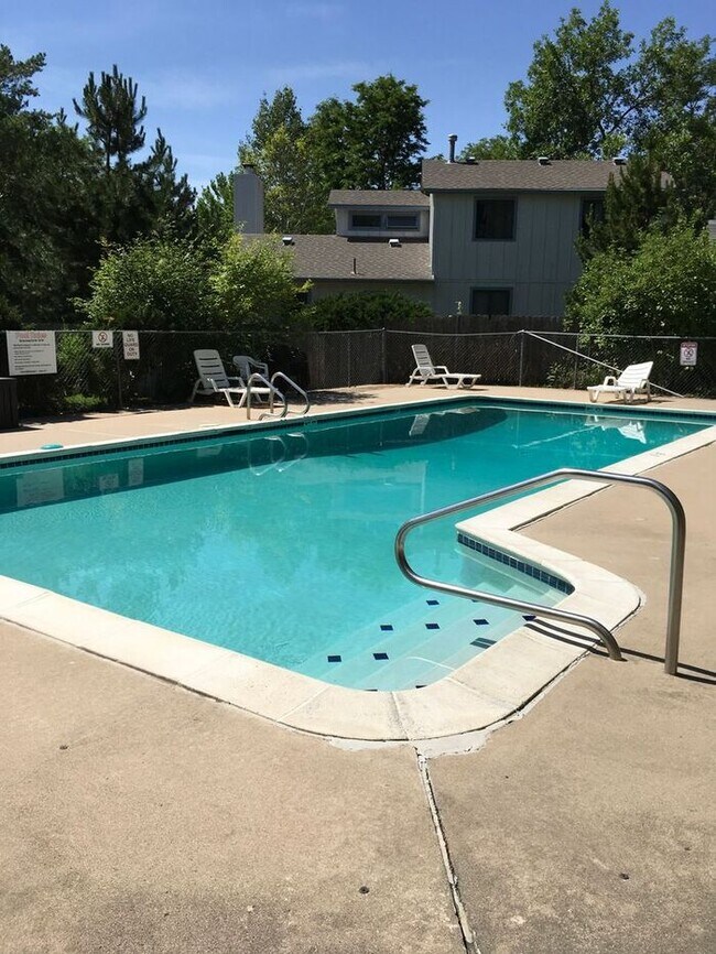 Building Photo - 1 Bed, 1 Bath Apartment!