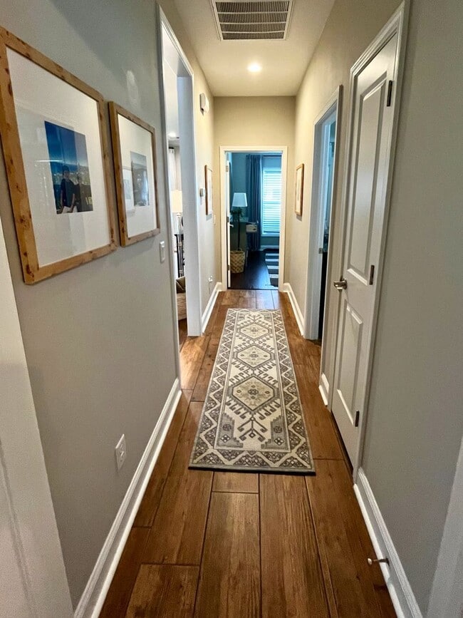 Building Photo - 3/2 with amazing community amenities!