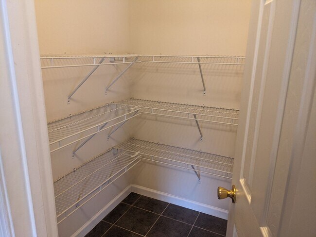 Building Photo - 3 Bedroom Townhouse for Rent in Waynesboro!
