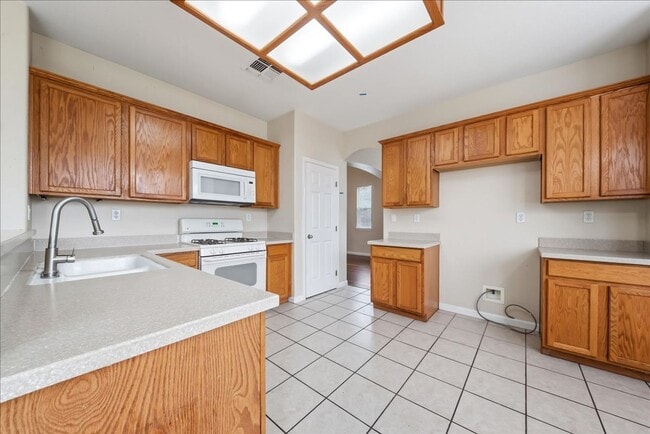 Building Photo - 9615 Harvest View Way