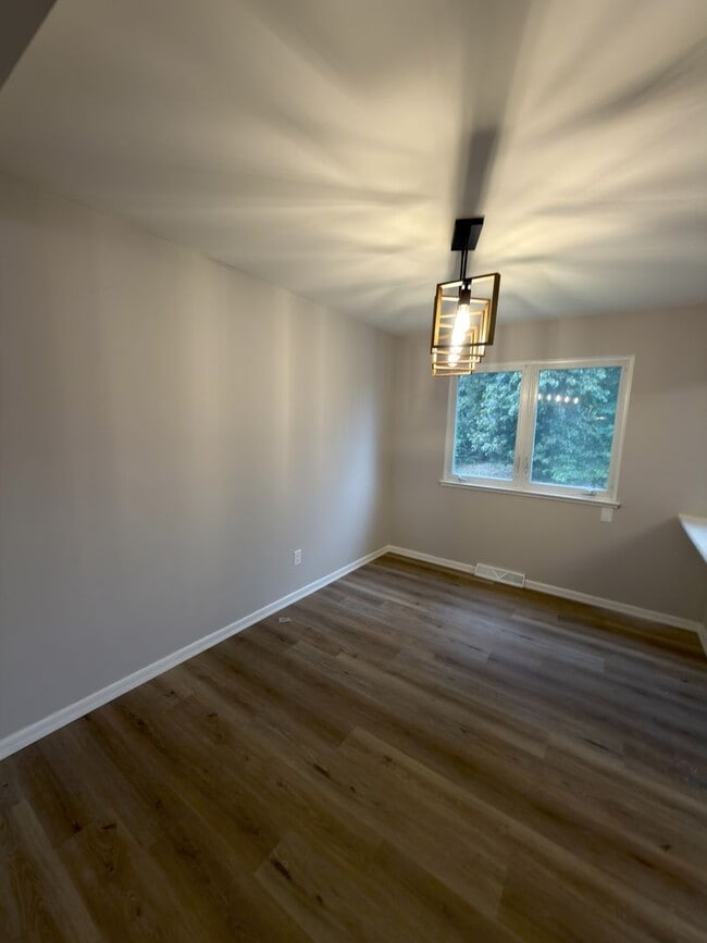 Building Photo - Beautifully Updated 4 Bedroom Rental Home