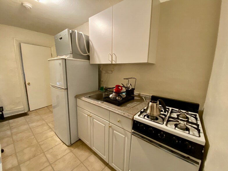 Building Photo - 59 Joy St