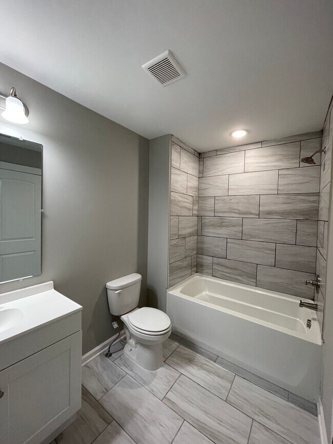 Building Photo - 3 Bedroom 2.5 Bath Townhouse in Columbia! ! Apply-your application fee will be credited to your f...