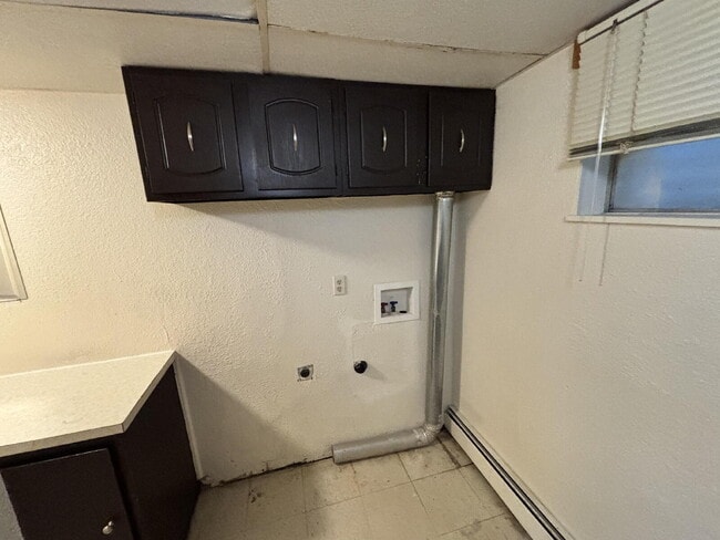 Building Photo - 370 S Wagon Wheel Dr
