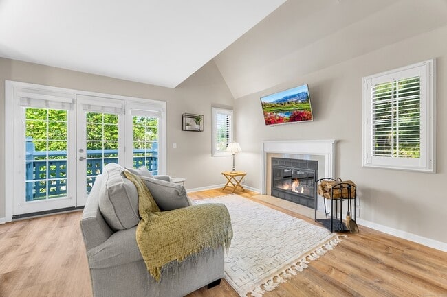 Building Photo - 2124 Old Pond Ln