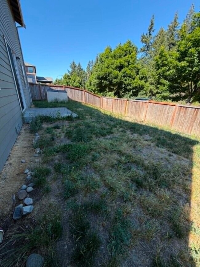 Building Photo - 15550 Chad Dr SE