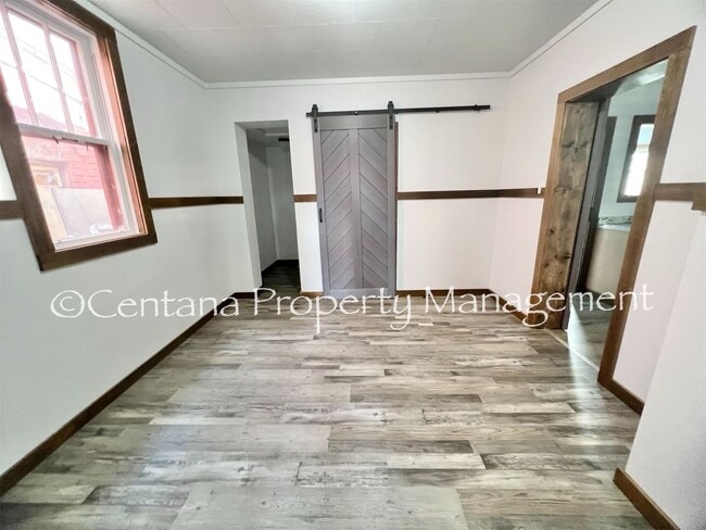 Building Photo - Cozy Remodeled ONE Bedroom Suite nestled i...