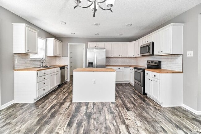 Building Photo - Beautiful 3-Bedroom Home in Fishers