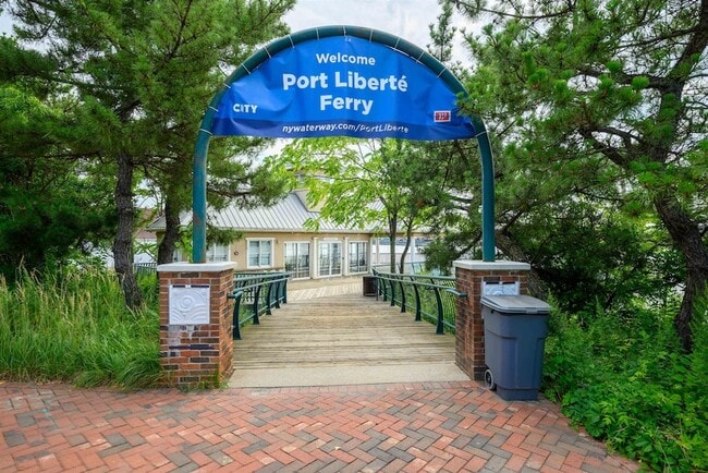 Building Photo - 207 Shearwater Ct W