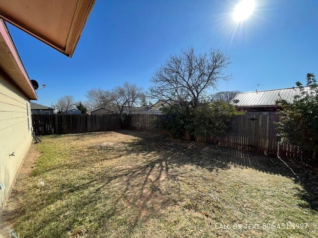 Building Photo - 3 Bedroom, 1.5 Bath Home in North Lubbock