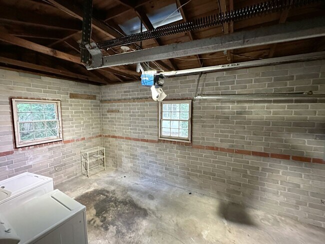 Building Photo - 3 Bedroom, 3 Bath House in Hibiscus Park -...