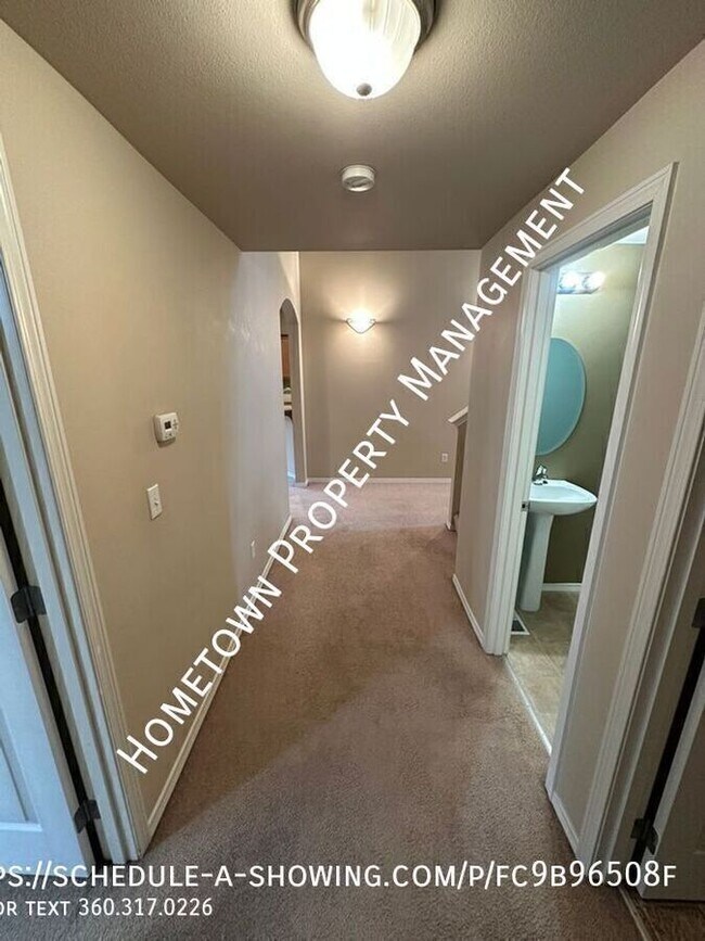 Building Photo - 2406 Pleasanton Ct SE