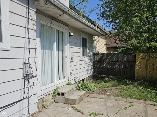 Building Photo - 835 Tecumseh St