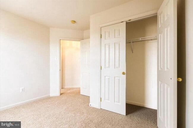 Building Photo - 17 Karendale Ct