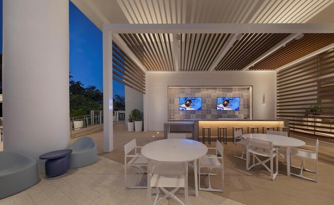 Building Photo - 16385 Biscayne Blvd