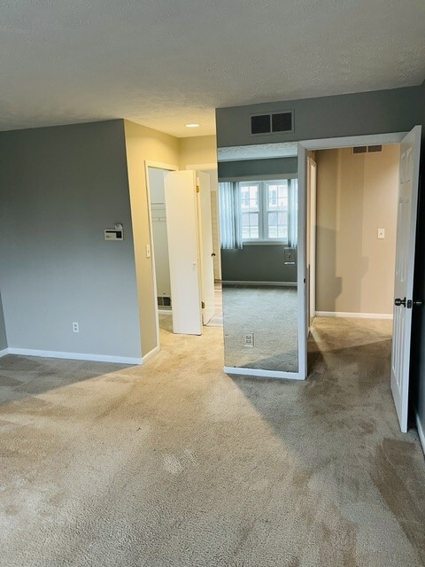 Building Photo - 205 Lac Kine Dr
